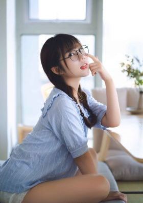欧美明星毛呢大衣街拍_高清完整无删减高清视频播放